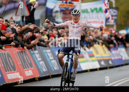 HOOGERHEIDE - Fem van Empel celebrates her victory during the Cyclocross World Championships in North Brabant. ANP BAS CZERWINSKI Stock Photo