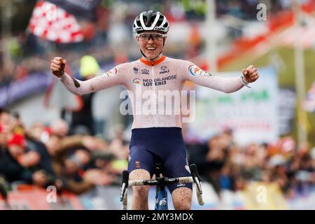 HOOGERHEIDE - Fem van Empel celebrates her victory during the Cyclocross World Championships in North Brabant. ANP BAS CZERWINSKI Stock Photo