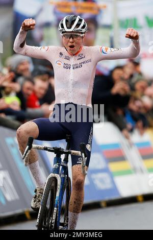 HOOGERHEIDE - Fem van Empel celebrates her victory during the Cyclocross World Championships in North Brabant. ANP BAS CZERWINSKI Stock Photo