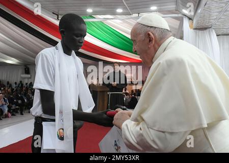 Juba, South Sudan. 04th Feb, 2023. South Sudan, Juba, 2023/2/4.Pope Francis during 'meeting with internally displaced persons at Freedom Hall of Juba in South Sudan Photograph by Vatican Media/Catholic Press Photo. RESTRICTED TO EDITORIAL USE - NO MARKETING - NO ADVERTISING CAMPAIGNS Credit: Independent Photo Agency/Alamy Live News Stock Photo