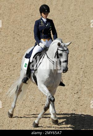 スポーツ・フィットネス Enjoying Dressage Brazil's Luiza Tavares de Almeida, riding Vendaval 4