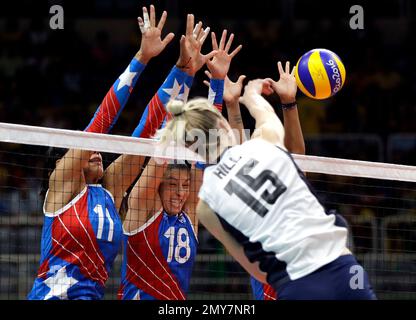 https://l450v.alamy.com/450v/2my7nr1/united-states-kim-hill-right-spikes-the-ball-over-puerto-ricos-karina-ocasio-left-and-lynda-morales-during-a-womens-preliminary-volleyball-match-at-the-2016-summer-olympics-in-rio-de-janeiro-brazil-saturday-aug-6-2016-ap-photomatt-rourke-2my7nr1.jpg