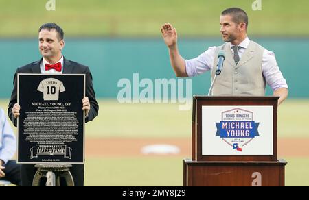 Former Ranger Michael Young appears on Baseball Hall of Fame