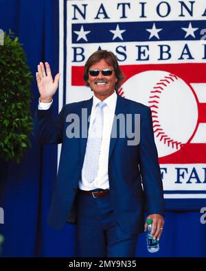 Baseball Hall of Fame inductees Dennis Eckersley (L) and Paul Molitor chat  during a press conference on Induction Weekend in Cooperstown, NY on July  24, 2004. Eckersley, who pitched for the Chicago