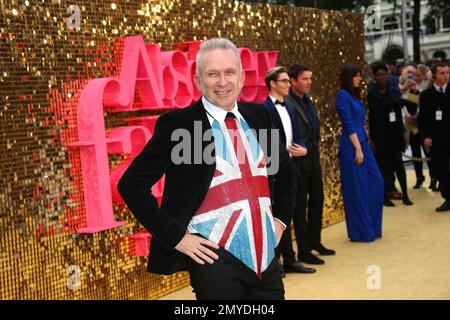 Rick Yune, wearing a Union Jack print jacket, braves the rain as he walks  back to his hotel London, England - 08.07.09 Stock Photo - Alamy