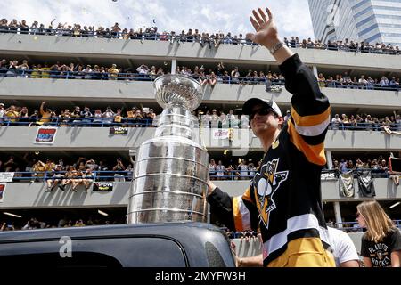 Pittsburgh Penguins center Sidney Crosby (87) waves a Terrible Towel in  support of the Pittsburgh Steelers following the Penguins 5-1 win against  the Boston Bruins at the PPG Paints Arena in Pittsburgh