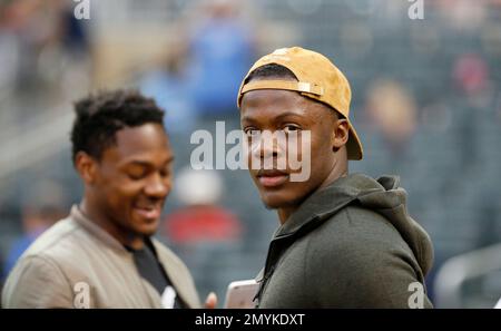 Minnesota Vikings' Teddy Bridgewater warms up before an NFL football game  against the Green Bay Packers Sunday, Jan. 3, 2016, in Green Bay, Wis. (AP  Photo/Matt Ludtke Stock Photo - Alamy