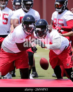 Atlanta Falcons' Deion Jones, left, works against Torrey Green during a  drill at a football practice Monday, May 23, 2016, in Flowery Branch, Ga.  (AP Photo/David Goldman Stock Photo - Alamy