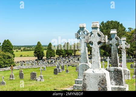 Iroquoian church, monastic ruins, Celtic crosses, cemetery, Clonmacnoise monastery, County Offaly, Leinster, Ireland, Europe Stock Photo