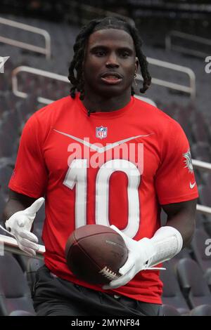 Miami Dolphins wide receiver Tyreek Hill (10) catches a pass during NFL  football training camp at Baptist Health Training Complex in Hard Rock  Stadium on Thursday, Sept. 1, 2022 in Miami Gardens