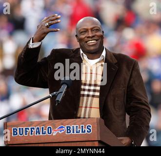 Buffalo Bills Bruce Smith, (78), gets a hand on a pass by Houston Oilers  quarterback Warren Moon during the second quarter of the AFC playoff game  in Buffalo, Jan.1, 1989. The Bills