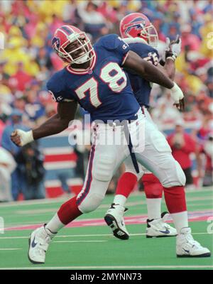 Buffalo Bills Bruce Smith, (78), gets a hand on a pass by Houston