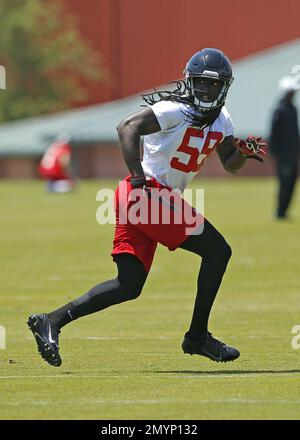 Atlanta Falcons outside linebacker De'Vondre Campbell (59) lines up against  the Carolina Panthe …