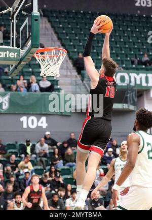 Washington State forward Ethan Price (3) shoots against Washington ...