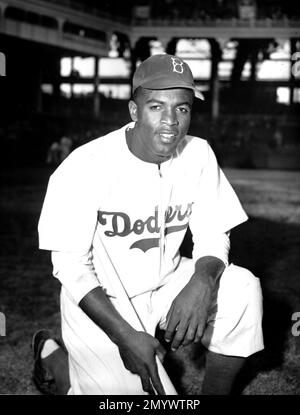 OUR VIEW: Breaking baseball's color barrier