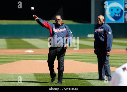 Former Twins great Tony Oliva watches batting practice before a baseball  game against the Detroit Tigers, Friday, May 25, 2012, in Minneapolis. (AP  Photo/Paul Battaglia Stock Photo - Alamy