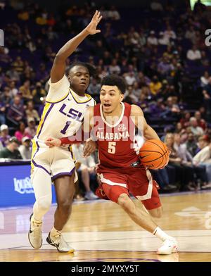 Alabama guard Mark Sears (1) drives past Texas A&M guard Jace Carter ...