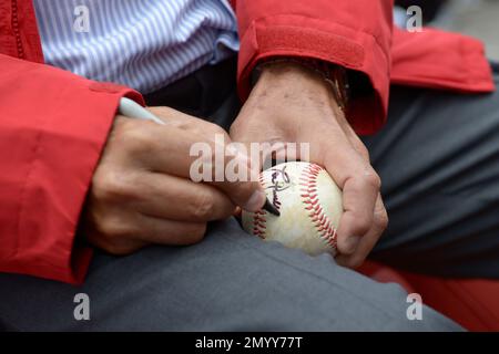 Lou Piniella autographed 8x10 photo (Cincinnati Reds Manager