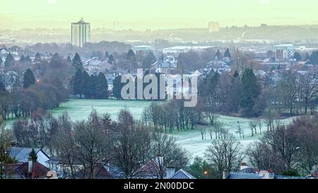 Glasgow, Scotland, UK  5th February, 2023. UK Weather:  Freezing temperatures overnight saw a cold start with knightswood golf course greens turning white in the west end. Credit Gerard Ferry/Alamy Live News Stock Photo