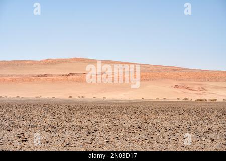 C19 road in Namibia, between Maltahohe and Sesriem Stock Photo