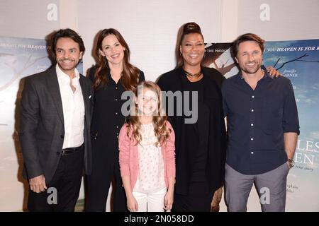 Eugenio Derbez, Jennifer Garner, Kylie Rogers, Queen Latifah and