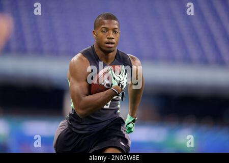 Southern Utah defensive back Leshaun Sims runs a drill at the NFL football  scouting combine in Indianapolis, Monday, Feb. 29, 2016. (AP Photo/Michael  Conroy Stock Photo - Alamy