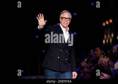 O inverno rústico de Tommy Hilfiger: estilista repagina elementos clássicos  da moda americana na NYFW - Revista Marie Claire