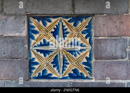 Tile in the wall of Southbank House/ China Works the old Royal Doulton factory in Lambeth Stock Photo