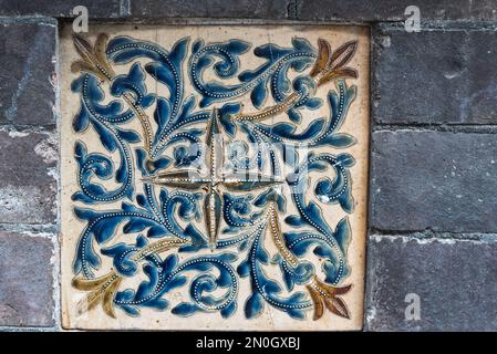 Tile in the wall of Southbank House/ China Works the old Royal Doulton factory in Lambeth Stock Photo