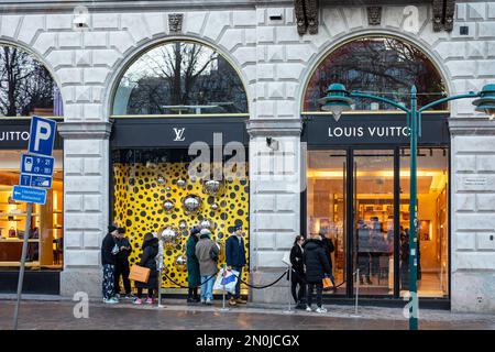 Facade Of Louis Vuitton Store In Helsinki Stock Photo - Download Image Now  - Arts Culture and Entertainment, Boutique, Building Entrance - iStock