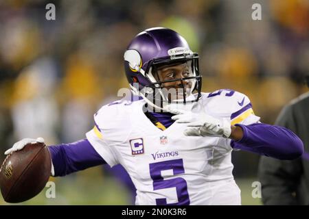 Minnesota Vikings' Teddy Bridgewater warms up before an NFL football game  against the Green Bay Packers Sunday, Jan. 3, 2016, in Green Bay, Wis. (AP  Photo/Matt Ludtke Stock Photo - Alamy