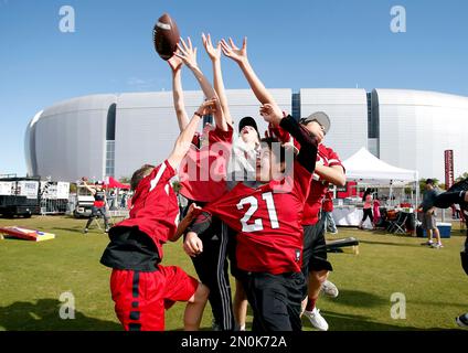 Arizona Cardinals fans during an NFL football game against the Los Angeles  Rams Monday, Dec. 13, 2021, in Glendale, Ariz. (AP Photo/Rick Scuteri Stock  Photo - Alamy