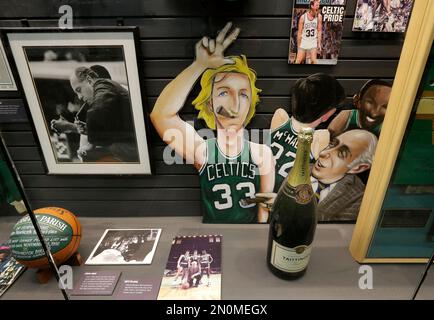 https://l450v.alamy.com/450v/2n0megx/in-this-thursday-dec-17-2015-photo-a-depiction-of-former-boston-celtics-basketball-player-larry-bird-center-rests-in-a-display-case-near-a-photograph-of-former-celtics-coach-red-auerbach-left-in-an-exhibit-in-the-sports-museum-at-the-td-garden-in-boston-curators-have-teamed-up-with-professional-archivists-to-preserve-the-estimated-7-million-collection-much-of-which-is-kept-in-off-site-storage-that-was-threatened-by-last-winters-historic-snows-ap-photosteven-senne-2n0megx.jpg