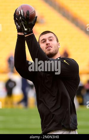 Pittsburgh Steelers tight end Zach Gentry (81) lines up during the first  half of an NFL football game against the Atlanta Falcons, Sunday, Dec. 4,  2022, in Atlanta. The Pittsburgh Steelers won