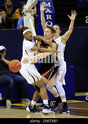 https://l450v.alamy.com/450v/2n0t8b1/oregon-states-ruth-hamblin-center-is-defended-by-marquettes-allazia-brockton-left-and-mckayla-yentz-right-during-the-second-half-of-an-ncaa-basketball-game-thursday-dec-3-2015-in-milwaukee-oregon-state-defeated-marquette-65-58-ap-photodarren-hauck-2n0t8b1.jpg