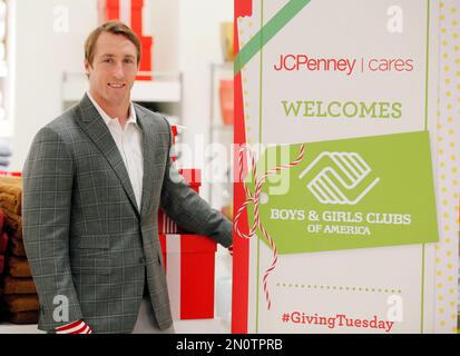 IMAGE DISTRIBUTED FOR JCPENNEY - Dallas Cowboys linebacker Sean Lee, left,  shops alongside Ajion Lair, 18, from the Boys & Girls Club of Greater Dallas  as he selects gifts for his family