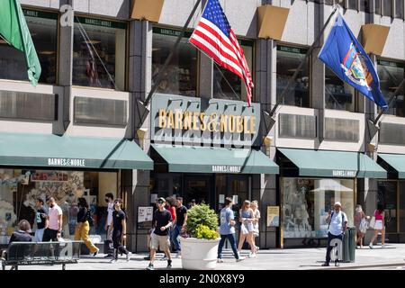 The Barnes & Noble 5th Ave Bookstore in Midtown Manhattan, New York City, seen on Monday, July 4, 2022. Barnes & Noble is the nation's largest retail... Stock Photo
