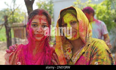 05 February 2023 Jaipur, Rajasthan, India. Happy Mother enjoying time with her daughter during holi festival at home Stock Photo