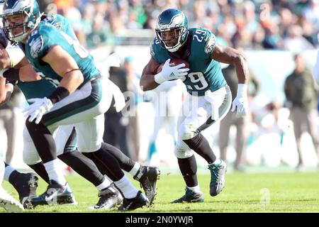 Dallas Cowboys quarterback Tony Romo (9), his left arm in a sling, greeted  former teammate Philadelphia Eagles running back DeMarco Murray (29) as the  Cowboys beat the Eagles 20-10 on Sunday, Sept.