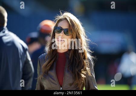 Fox Sports NFL sideline reporter Jen Hale prepares to go on the