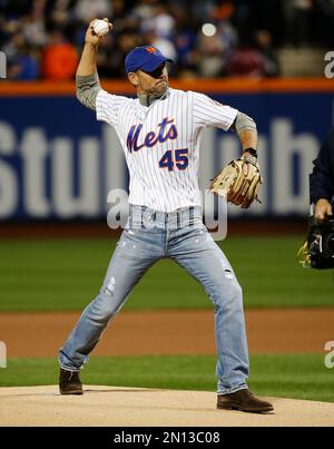 Tim McGraw Throws Out First Pitch at The World Series