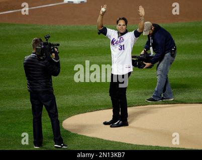 Mike Piazza to throw out first pitch before Game 3 of Mets-Royals