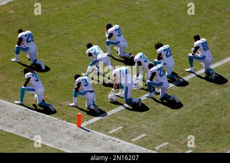 Tennessee Titans 12th Man sword sits on the field before their game against  the Las Vegas Raiders Sunday, Sept. 25, 2022, in Nashville, Tenn. (AP  Photo/Wade Payne Stock Photo - Alamy