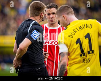 Dortmund, Germany. 4th Feb, 2023.  Schiedsrichter Robert Schröder, Christian Günter (SCF) Borussia Dortmund - SC Freiburg Bundesliga 04.02.2023  Copyr Stock Photo