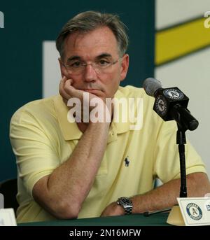 BILLY BEANE Signed 8x10 Photo-General Manager-OAKLAND ATHLETICS-Beckett