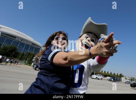 Victoria Secret models Elsa Hosk, left, and Jessica Hart, right, pose with  Cowboys mascot Rowdy Monday October 1, 2012, at Pink, a new store at Cowboys  Stadium in Arlington, Texas. (Photo by