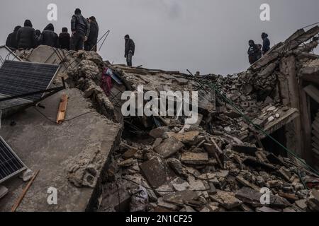 Idlib, Syria. 06th Feb, 2023. Syrian civilians inspect a destroyed residential building following a magnitude 7.8 earthquake that hit Syria. Credit: Anas Alkharboutli/dpa/Alamy Live News Stock Photo