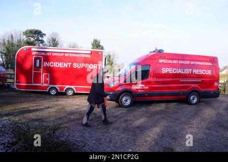 https://l450v.alamy.com/450v/2n1cp2g/workers-from-a-private-underwater-search-and-recovery-company-specialist-group-international-arrive-in-st-michaels-on-wyre-lancashire-as-police-continue-their-search-for-missing-woman-nicola-bulley-45-who-was-last-seen-on-the-morning-of-friday-january-27-when-she-was-spotted-walking-her-dog-on-a-footpath-by-the-nearby-river-wyre-picture-date-monday-february-6-2023-2n1cp2g.jpg