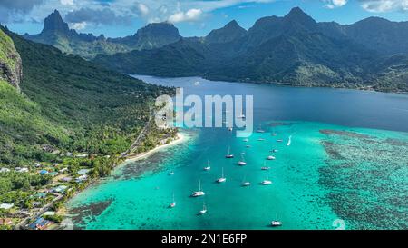 The lagoon of Moorea (Mo'orea), Society Islands, French Polynesia, South Pacific, Pacific Stock Photo