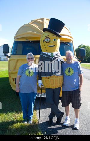 https://l450v.alamy.com/450v/2n1gcjn/mr-peanut-super-fans-kitty-and-bill-person-get-a-surprise-visit-from-the-planter-nutmobile-and-mr-peanut-himself-in-honor-of-national-peanut-day!-on-wednesday-sept-9-in-burlington-wis-photo-by-jeffrey-phelpsinvision-for-plantersap-images-2n1gcjn.jpg